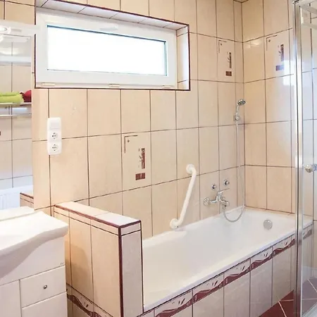 Holiday home Mit Garten, Grill Und Gemeinschaftspool Balatonbereny